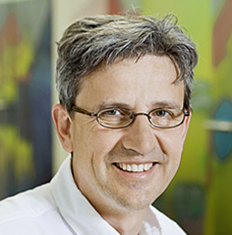 Dr med dent Jos van den Hoek